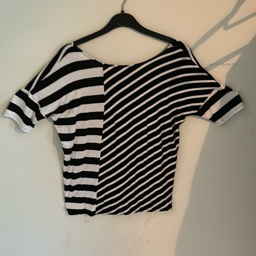⭐️White House Black Market Ladies T-Shirt